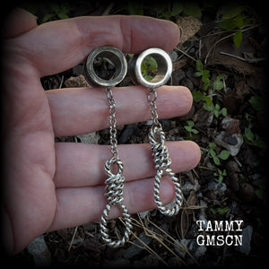 These awesome tunnel dangles feature classic antique silver hangmans nooses dangling from differing lengths of stainless steel chain, weighing only 11 grams each and measuring 9cms from tip to tip.

This pair has made on 5/8" (16mm) gauge standard surgical steel screw fit tunnels.
