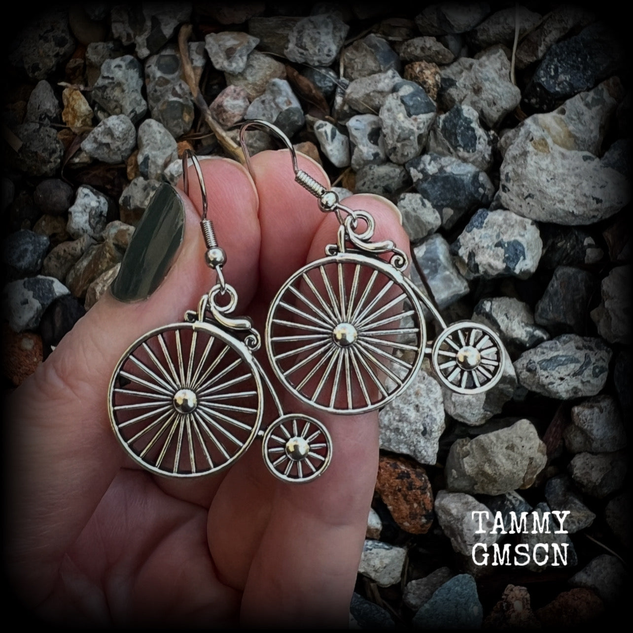 These adorably quirky Victorian era 'Penny Farthing' earrings are too cute!! Measuring in at just under 5cms from tip to tip, these adorable earrings are also lightweight, weighing only a few grams each.  This pair has been made on stainless steel french hooks, for pierced ears.