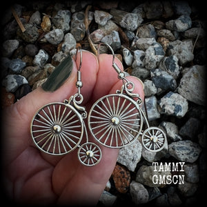These adorably quirky Victorian era 'Penny Farthing' earrings are too cute!! Measuring in at just under 5cms from tip to tip, these adorable earrings are also lightweight, weighing only a few grams each.  This pair has been made on stainless steel french hooks, for pierced ears.