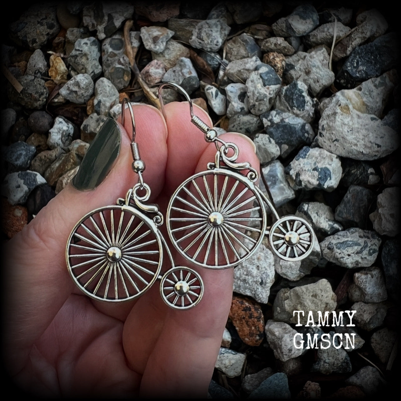 These adorably quirky Victorian era 'Penny Farthing' earrings are too cute!! Measuring in at just under 5cms from tip to tip, these adorable earrings are also lightweight, weighing only a few grams each.  This pair has been made on stainless steel french hooks, for pierced ears.