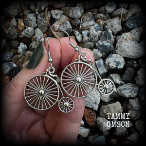 These adorably quirky Victorian era 'Penny Farthing' earrings are too cute!! Measuring in at just under 5cms from tip to tip, these adorable earrings are also lightweight, weighing only a few grams each.  This pair has been made on stainless steel french hooks, for pierced ears.