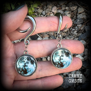 These gorgeous earrings feature a full moon globe (double sided as shown in photo examples) and measuring approx 6cms from top to bottom, these earrings weigh approx. 21 grams a piece.

This pair have been made on 2 gauge (6mm) surgical steel full curls, to be worn in stretched lobes.