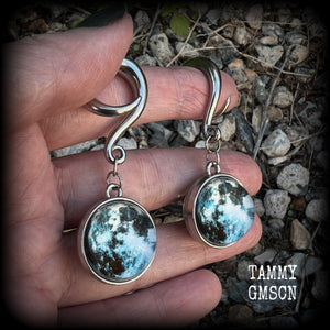 These gorgeous earrings feature a full moon globe (double sided as shown in photo examples) and measuring approx 6cms from top to bottom, these earrings weigh approx. 21 grams a piece.

This pair have been made on 2 gauge (6mm) surgical steel full curls, to be worn in stretched lobes.