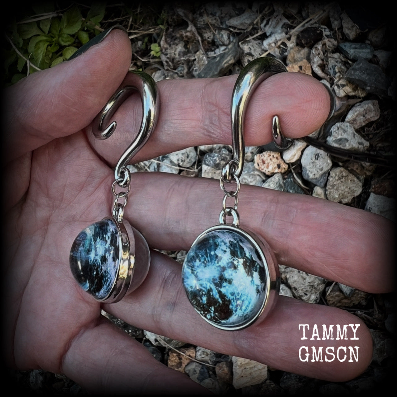 These gorgeous earrings feature a full moon globe (double sided as shown in photo examples) and measuring approx 6cms from top to bottom, these earrings weigh approx. 21 grams a piece.

This pair have been made on 2 gauge (6mm) surgical steel full curls, to be worn in stretched lobes.