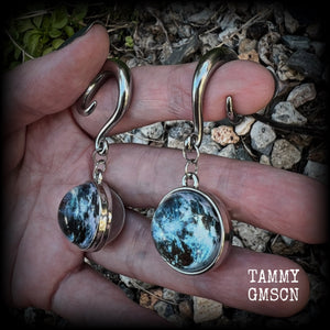 These gorgeous earrings feature a full moon globe (double sided as shown in photo examples) and measuring approx 6cms from top to bottom, these earrings weigh approx. 21 grams a piece.

This pair have been made on 2 gauge (6mm) surgical steel full curls, to be worn in stretched lobes.