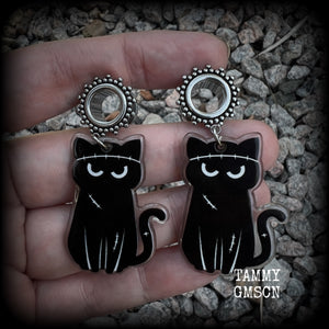 These gorgeous spooky Zombie kitty halloween tunnels are too cute!! Measuring approx 7 cms from tip to tip, these earrings are nice and dangly, and nice and lightweight at only 8 grams each.

This pair has been made with 00 gauge (10mm) gauge ornate surgical steel screw fit tunnels- suitable for stretched lobes. 