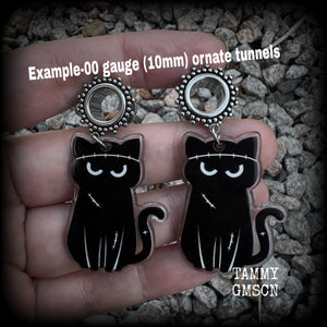 These gorgeous spooky Zombie kitty halloween tunnels are too cute!! Measuring approx 7 cms from tip to tip, these earrings are nice and dangly, and nice and lightweight at only 8 grams each.

This pair has been made with 00 gauge (10mm) gauge ornate surgical steel screw fit tunnels- suitable for stretched lobes. 