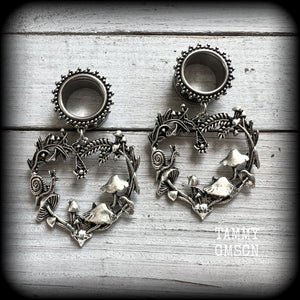 These awesome antique silver forest punk tunnel earrings are gorgeous!! 
Featuring a heart of ferns with snails, mushrooms and spiders, these earrings weigh approx 14 grams each, and measure in at 6.5 cms from tip to tip.

This pair have been made with 5/8” gauge (16mm) surgical steel screw fit ornate tunnels.