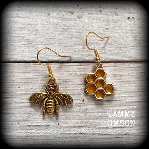 Bee earrings Honey bee earrings Bee jewelry Honey bee Carpenter bee Insect earrings Bug earrings Honeycomb earrings Honeycomb jewelry Hexagon earrings Geometric earrings Geometric body jewelry Cottagecore Fairycore Beehive Beehives Pierced ears Gauge