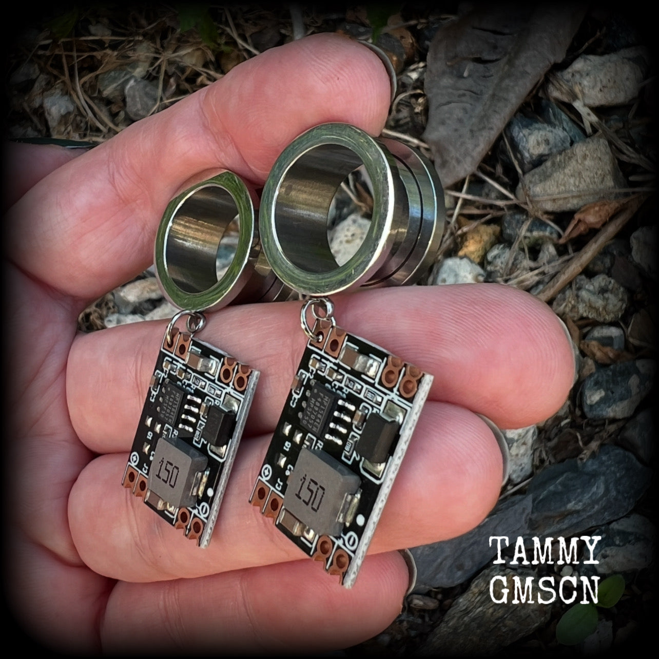 These awesome cyberpunk circuit board tunnel earrings measure just on 5 cms from tip to tip, and weigh approx 8 grams each, these are lovely and lightweight and not too dangly.

This pair has been made on 9/16” (14mm) surgical steel standard tunnels, suitable for stretched lobes.