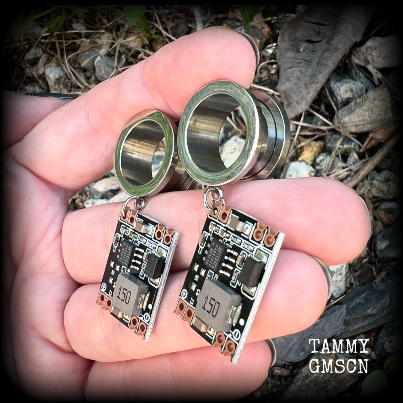 These awesome cyberpunk circuit board tunnel earrings measure just on 5 cms from tip to tip, and weigh approx 8 grams each, these are lovely and lightweight and not too dangly.

This pair has been made on 9/16” (14mm) surgical steel standard tunnels, suitable for stretched lobes.