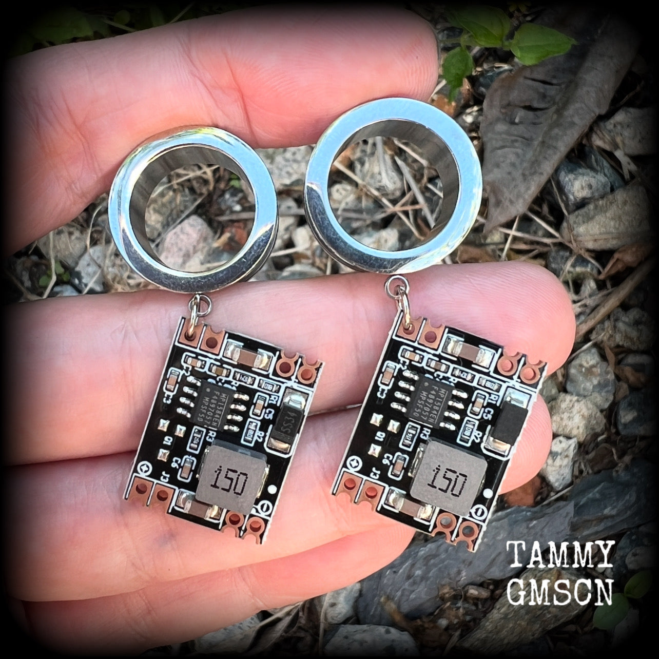These awesome cyberpunk circuit board tunnel earrings measure just on 5 cms from tip to tip, and weigh approx 8 grams each, these are lovely and lightweight and not too dangly.

This pair has been made on 9/16” (14mm) surgical steel standard tunnels, suitable for stretched lobes.