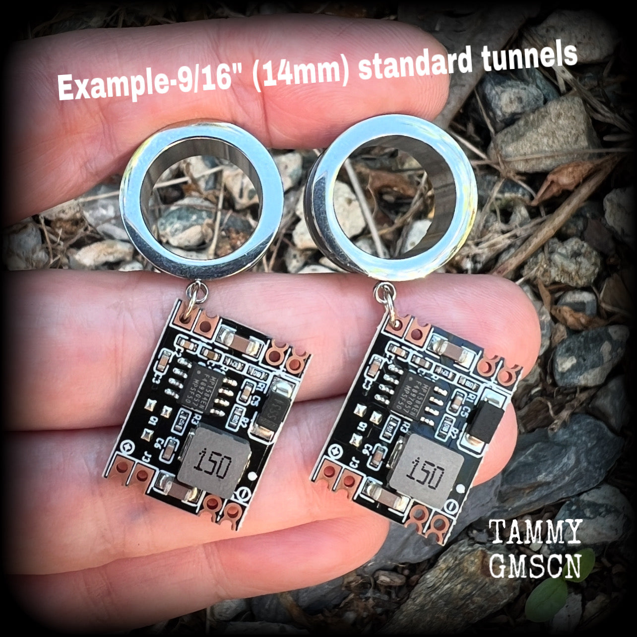 These awesome cyberpunk circuit board tunnel earrings measure just on 5 cms from tip to tip, and weigh approx 8 grams each, these are lovely and lightweight and not too dangly.

This pair has been made on 9/16” (14mm) surgical steel standard tunnels, suitable for stretched lobes.