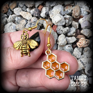 Bee earrings Honey bee earrings Bee jewelry Honey bee Carpenter bee Insect earrings Bug earrings Honeycomb earrings Honeycomb jewelry Hexagon earrings Geometric earrings Geometric body jewelry Cottagecore Fairycore Beehive Beehives Pierced ears Gauge