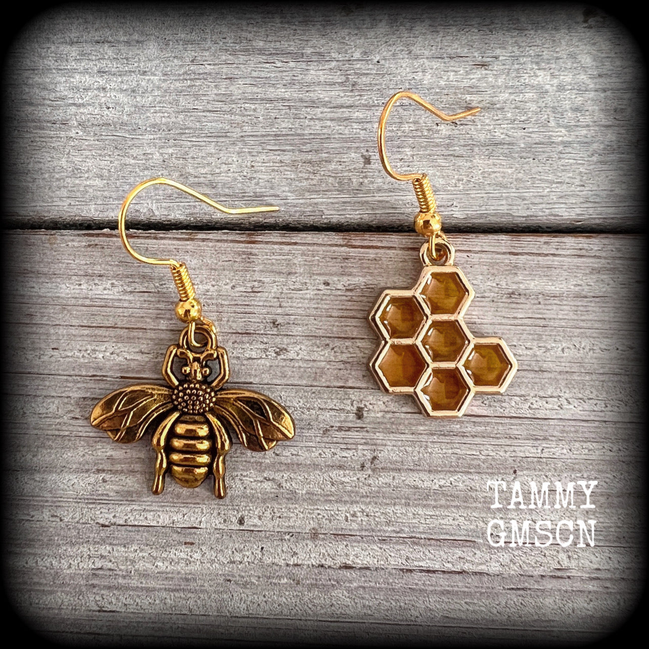 Bee earrings Honey bee earrings Bee jewelry Honey bee Carpenter bee Insect earrings Bug earrings Honeycomb earrings Honeycomb jewelry Hexagon earrings Geometric earrings Geometric body jewelry Cottagecore Fairycore Beehive Beehives Pierced ears Gauge