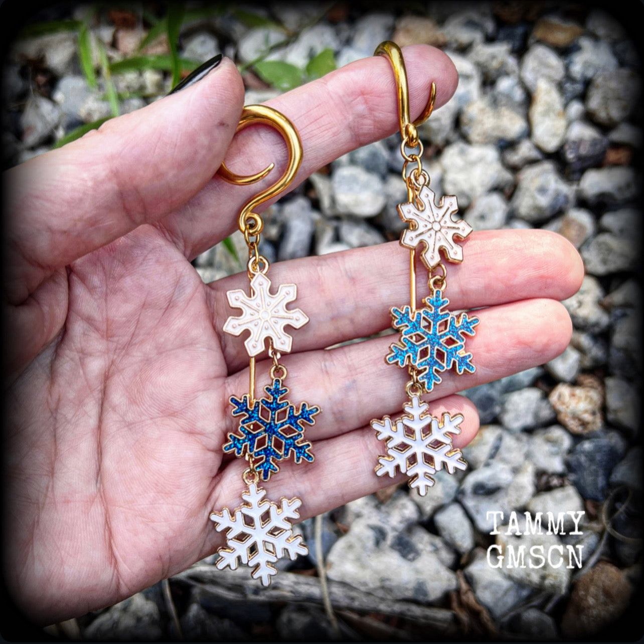 Snowflake earrings Snowflake gauged earrings Ear gauges Ear hangers Stretched lobes Gauged ears Geometric earrings Geometric jewelry Yuletide Winster Solstice Body jewelry Christmas jewelry 4mm 6mm 8mm 10mm 12mm 14mm 16mm 19mm 22mm 25mm 28mm 30mm