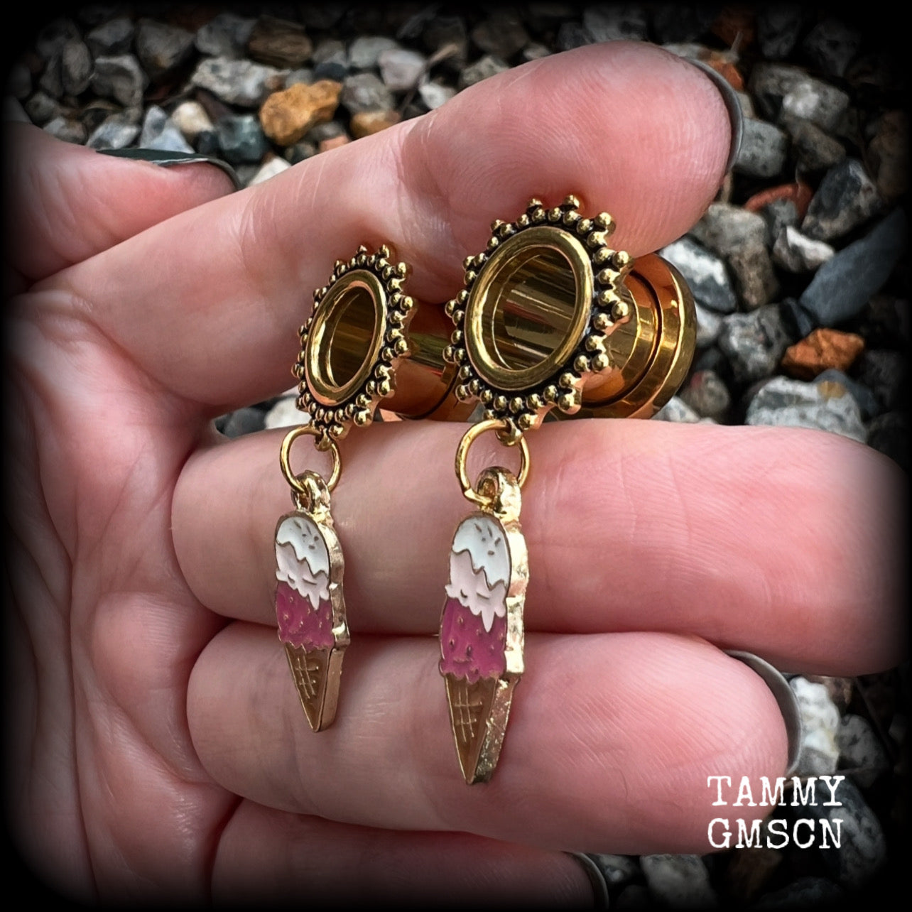 These adorable tunnel earrings feature cute ice cream cones, weighing only a few grams a piece, and measuring in at just over 4cms from tip to tip.

This pair has been made with 0 gauge (8mm) surgical steel screw fit tunnels, to be worn in stretched lobes.