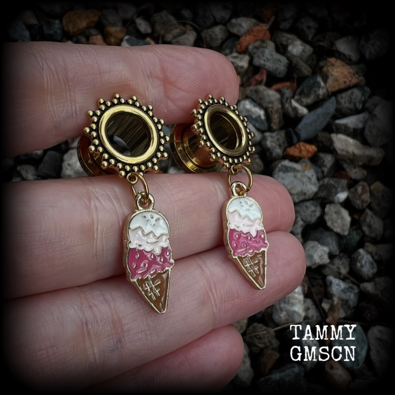 These adorable tunnel earrings feature cute ice cream cones, weighing only a few grams a piece, and measuring in at just over 4cms from tip to tip.

This pair has been made with 0 gauge (8mm) surgical steel screw fit tunnels, to be worn in stretched lobes.