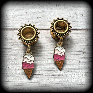These adorable tunnel earrings feature cute ice cream cones, weighing only a few grams a piece, and measuring in at just over 4cms from tip to tip.

This pair has been made with 0 gauge (8mm) surgical steel screw fit tunnels, to be worn in stretched lobes.