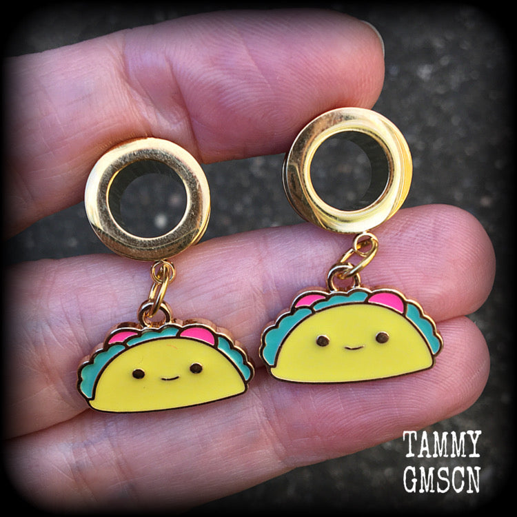 These adorable tunnel earrings feature cute little smiling tacos, weigh approx 5 grams each, and measure just over 3cms from tip to tip.

This pair has been made with 00 gauge (10mm) surgical steel screw fit tunnels, for stretched lobes.