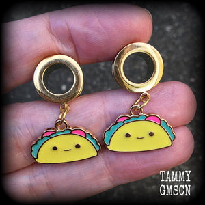 These adorable tunnel earrings feature cute little smiling tacos, weigh approx 5 grams each, and measure just over 3cms from tip to tip.

This pair has been made with 00 gauge (10mm) surgical steel screw fit tunnels, for stretched lobes.