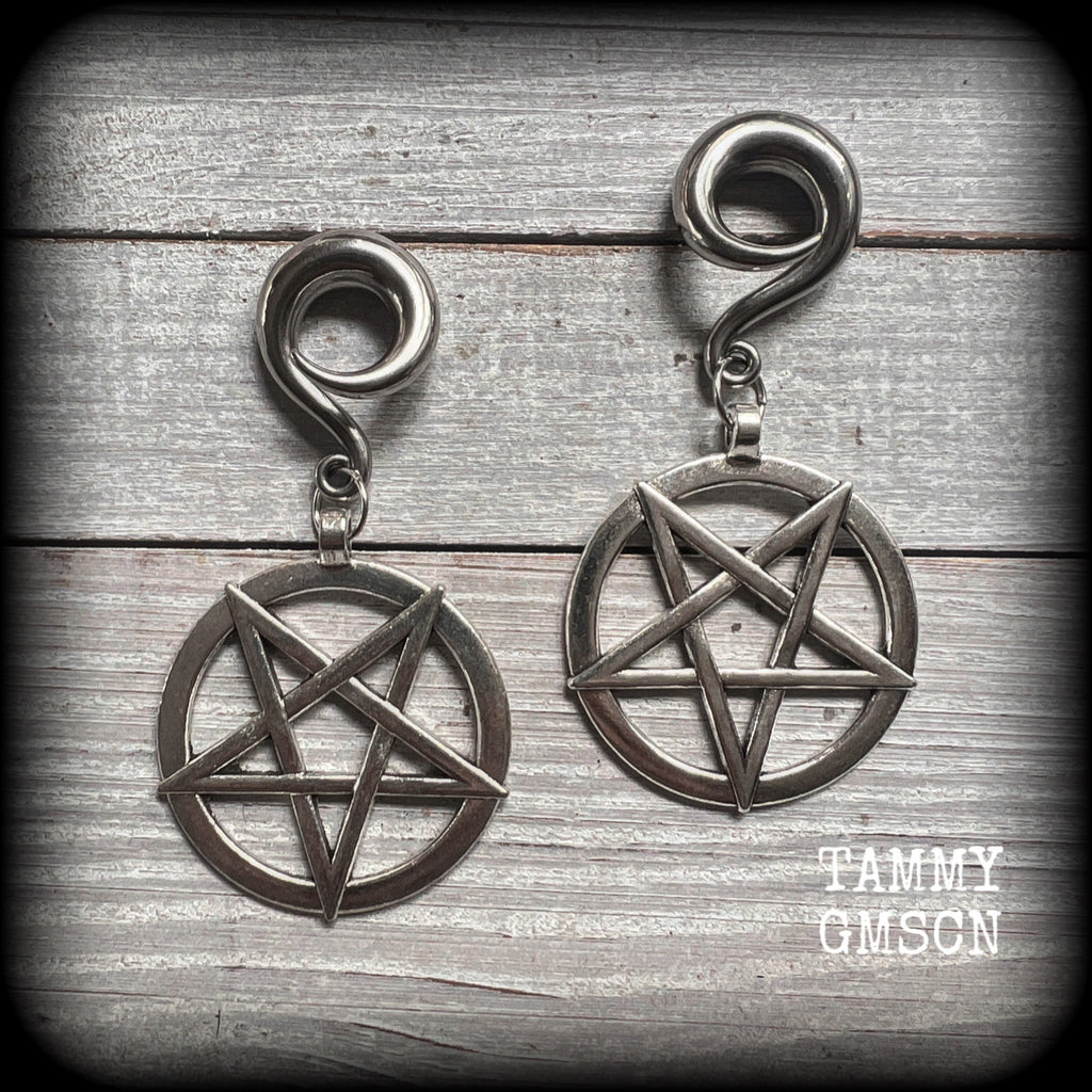 These beautiful big antique silver inverted pentagram gauged earrings measure just on 9cms from tip to tip, and weigh approx 25 grams each.

This pair have been made on 0 gauge (8mm) surgical steel full curl hooks, suitable for stretched lobes.