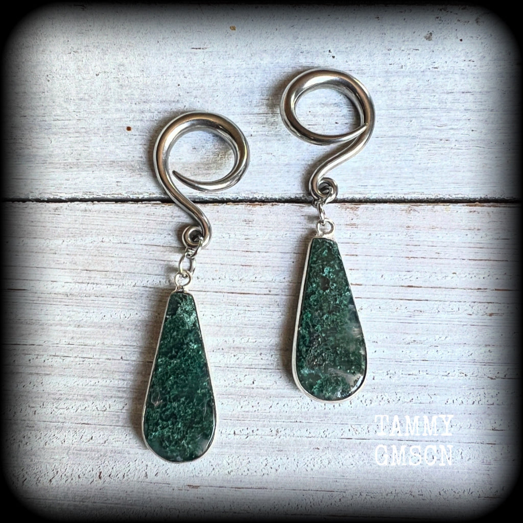 🔥 Moss agate is known to attract prosperity, balance emotions, and boost physical health and fertility 🔥

These unique gauged earrings feature gorgeous green moss agate teardrop gemstones, measure just over 6cms from tip to tip, and weigh approx 6 grams each.

This pair have been made with 6 gauge (4mm) surgical steel full curls, suitable for stretched lobes.