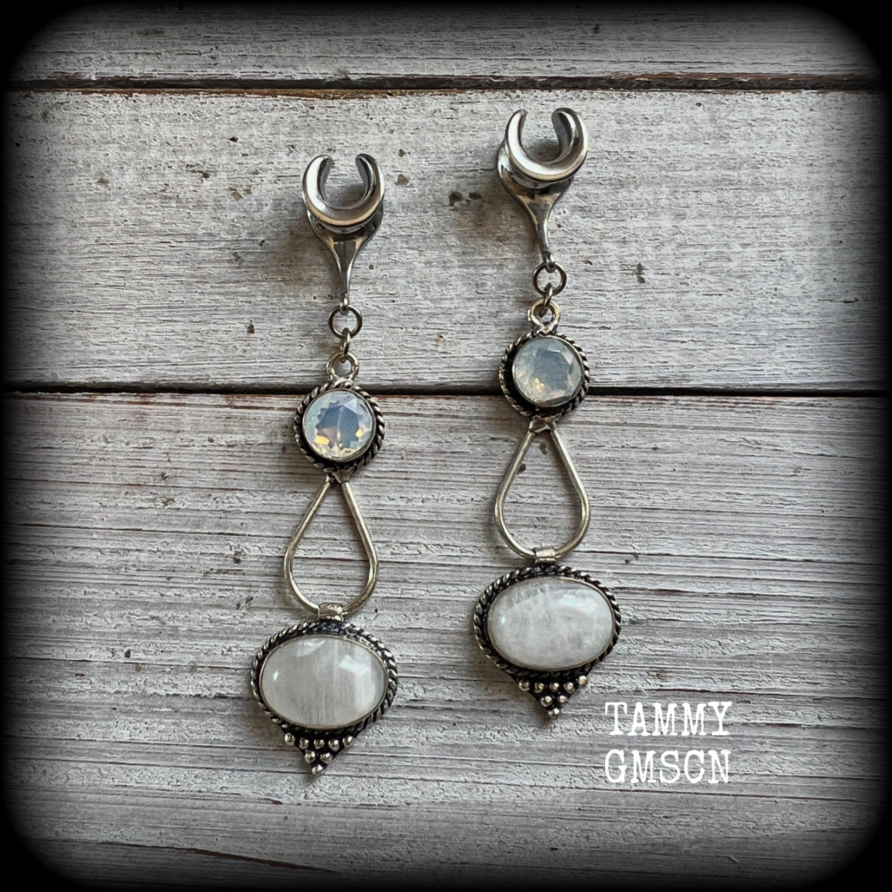 This pair of Rainbow moonstone gauged earrings feature gorgeous gemstones in a beautiful boho antique silver setting, lovely and dangly measuring 7.5cms from tip to tip, and weighing approx 6 grams each.

These earrings have been made on 0 gauge (8mm) surgical steel cradles, to be worn in stretched lobes.