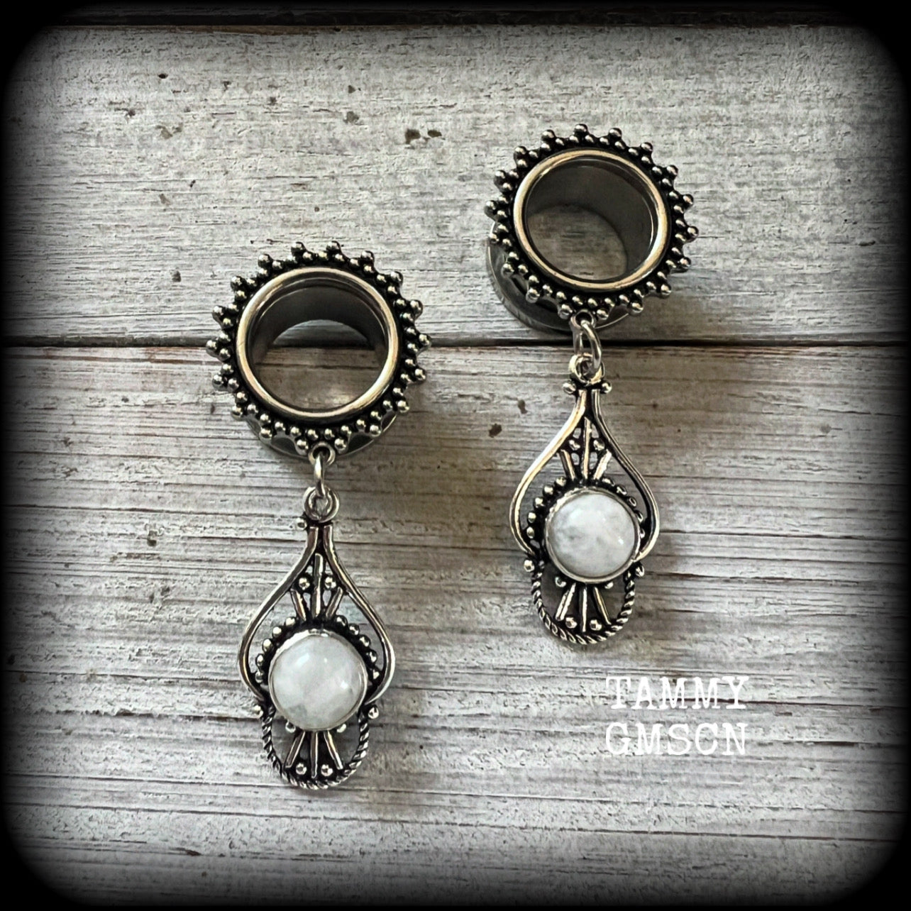 These beautiful earrings have been made with gorgeous polished rainbow moonstone gemstones in a beautiful boho antique silver setting, are nice and light weight, weighing approx 8 grams each and measuring 5cm from tip to tip. 

These gorgeous tunnel dangles have been made with 9/16" (14mm) gauge surgical steel ornate screw fit tunnels.