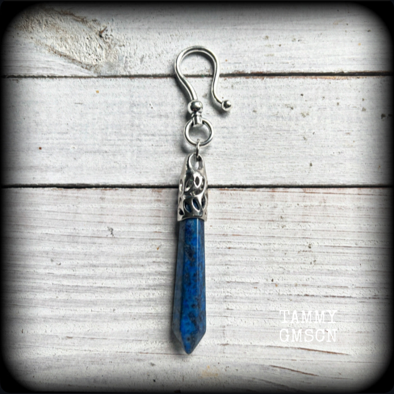 This listing is for a SINGLE Lapis lazuli earring, measuring just under 11cms from tip to tip and weighing in at 16 grams a piece.

This earring has been made with a large antique silver shephards hook to be worn through silicone earlets from 2 gauge (6mm).
