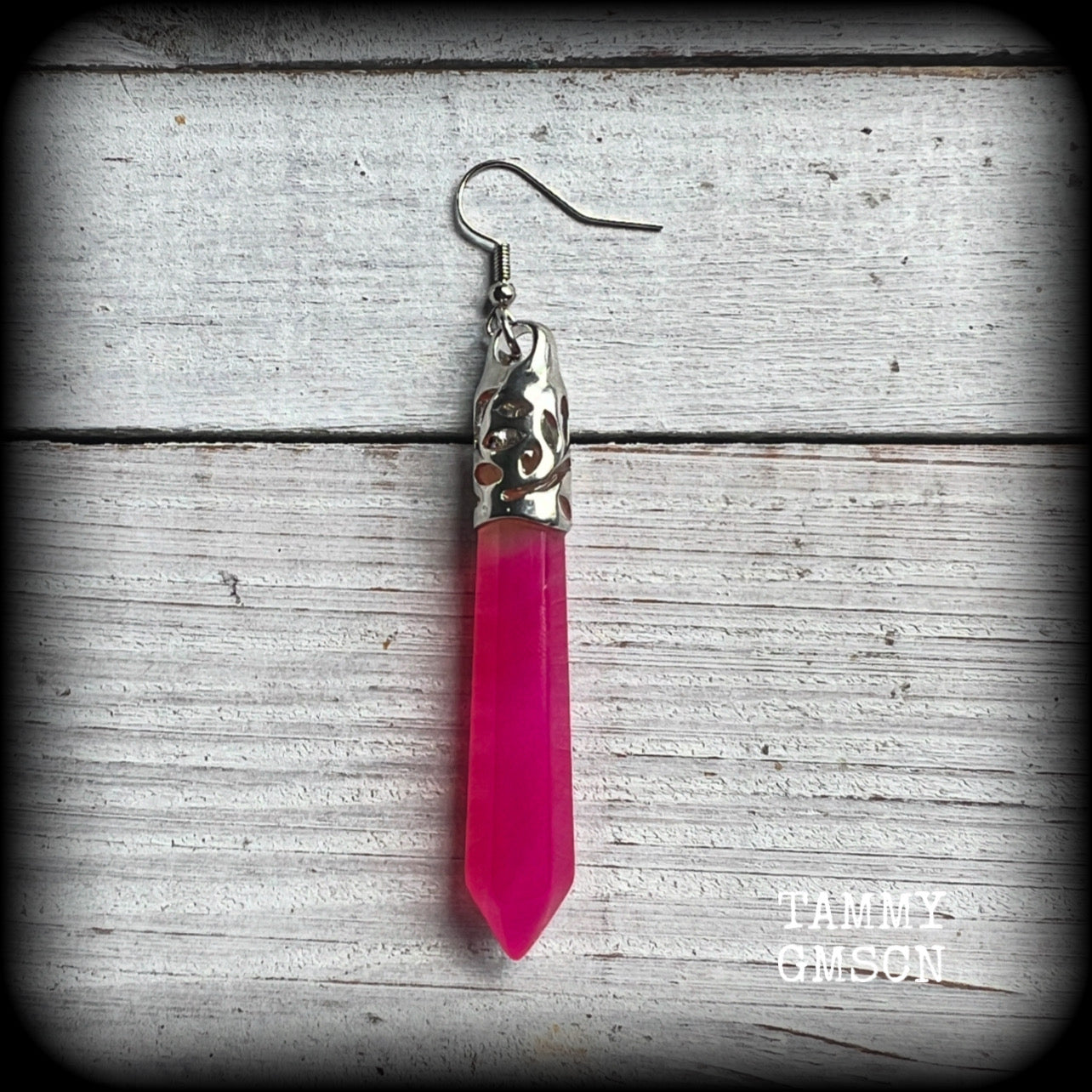 This listing is for a SINGLE hot pink agate earring, measuring just under 10cms from tip to tip and weighing in at 14 grams a piece.

This earring has been made with a stainless steel french hook-for pierced ears.