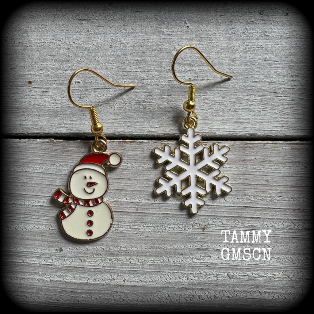 These adorable earrings feature a cute little frosty snowman with gorgeous white snowflakes, measuring just on 4cms and weighing only a few grams each. 

This pair has been made on antique gold french hooks, for pierced ears.
