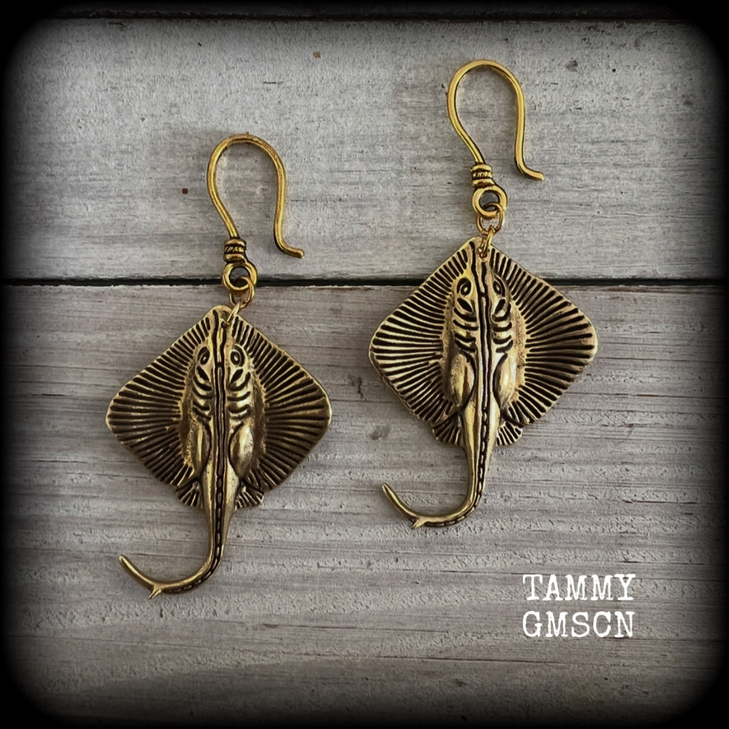 These gorgeous golden brass earrings feature a pair of adorable stingrays, weighing 14 grams each, measuring approx 7cms from tip to tip.

This pair has been made on antique gold small shephard hooks, suitable for stretched lobes when worn with silicone earlets from 8 gauge (3mm).