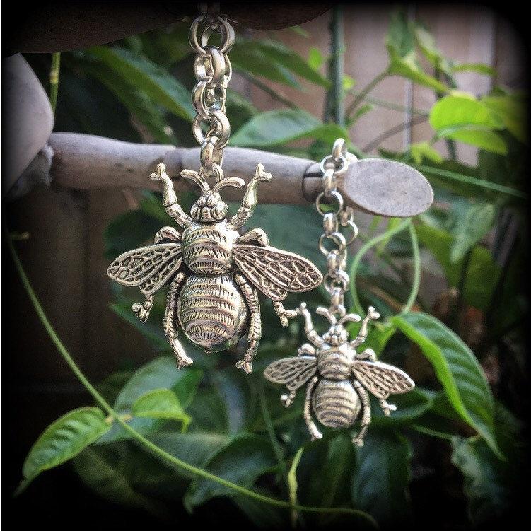 Bee tunnel dangles