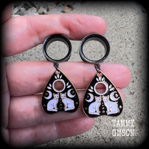 Crescent moon tunnels Ouija planchette earrings 16mm tunnel earrings Ouija jewelry Cat planchette Body jewelry Gauged earrings 6g 4g 2g 0g 00g 12mm 14mm 16mm 19mm 22mm 25mm 28mm 30mm Cat jewelry Crazy cat lady Black Friday Witchy jewelry Coven jewelry Tunnel dangles
