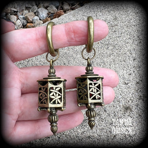Tunnel earrings 