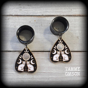 Cat tunnel earrings Ouija planchette earrings 16mm tunnel earrings Ouija jewelry Cat planchette Body jewelry Gauged earrings 6g 4g 2g 0g 00g 12mm 14mm 16mm 19mm 22mm 25mm 28mm 30mm Cat jewelry Crazy cat lady Black Friday Witchy jewelry Coven jewelry Tunnel dangles
