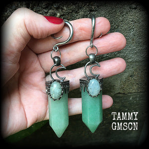 These gorgeous gemstone gauged earrings have been made with beautiful chunky seafoam aventurine and labradorite gemstone points, measuring just under 10 cms from tip to tip, and weighing approx 31 grams each.
These earrings have been made on 6 gauge (4mm) surgical steel full curl hooks, suitable for stretched lobes.