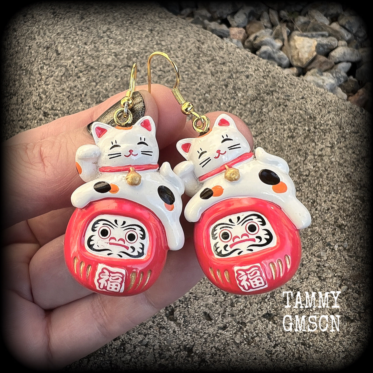 Maneki Neko earrings Happy Cat earrings Japanese cat earrings Daruma earrings Japanese jewelry Beckoning Cat Kawaii earrings Pierced ears