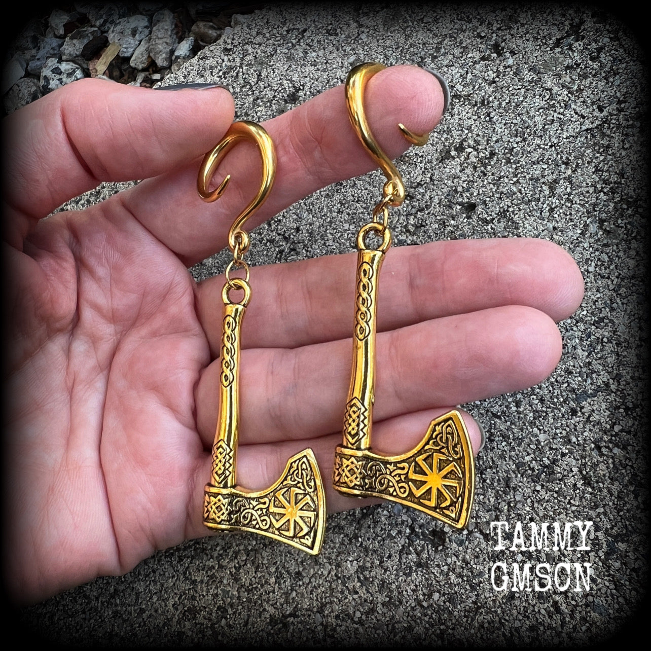 These awesome antique gold viking axe gauged earrings measure just under 8cms from tip to tip, weigh approx 10 grams each.
This pair have been made on 6 gauge (4mm) surgical steel full curl hooks, to be worn in stretched lobes.