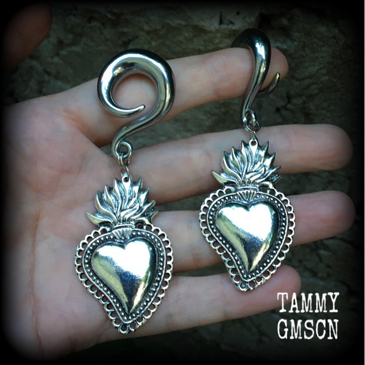 These antique silver 'Sacred heart' gauged earrings feature a gorgeous antique silver milagros sacred heart pendant, measuring just on 9cms from tip to tip, and weighing approx 22 grams each.

This pair has been made on 0 gauge (8mm) surgical steel full curl hooks, suitable for stretched lobes.