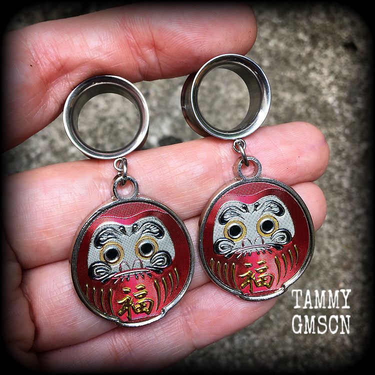 Japanese earrings These gorgeous tunnel dangles feature stainless steel red daruma dolls, weighing approx 10 grams each and measuring approx 5.5cms from tip to tip.

This pair have been made with 9/16” gauge (14mm) surgical steel screw fit earlets.