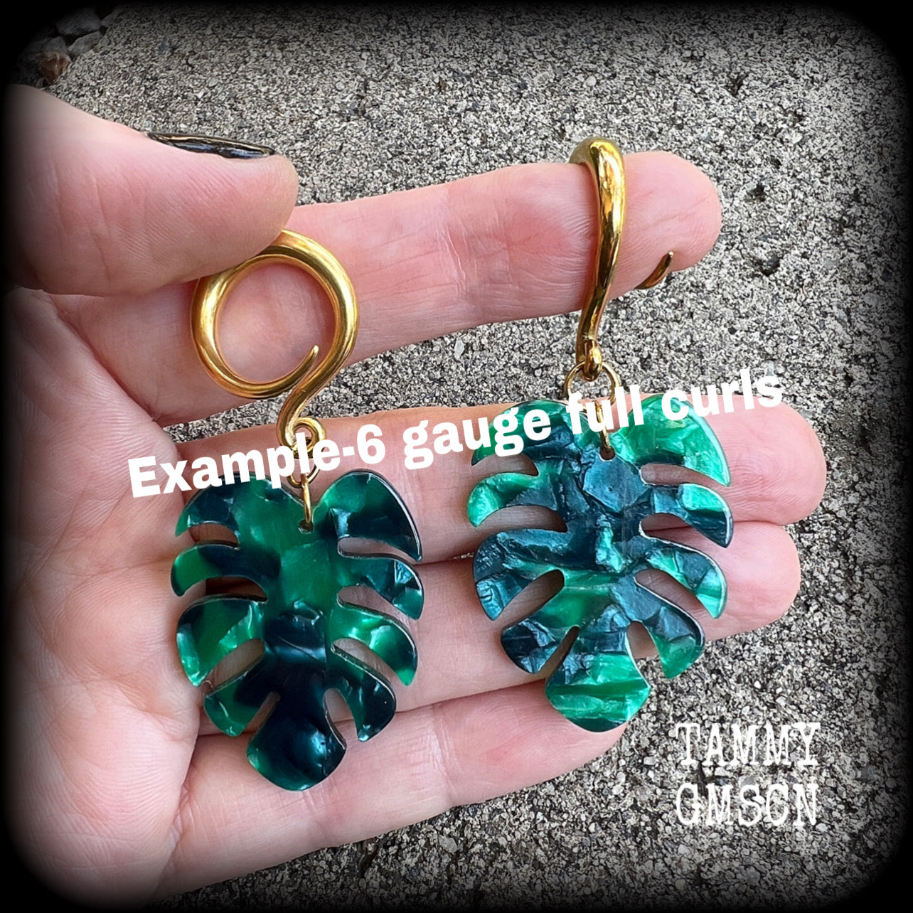 Monstera leaf gauged earrings Palm leaf ear hangers 6 gauge ear weights Leaf ear gauges Body jewelry 6g 2g 0g 00g 1/2" 9/16" 5/8" 3/4" 7/8" 1" 1.10" 1.18" Stretched ears Stretched lobes Gauged ears Tunnel earrings Tunnel dangles Cottagecore Fairycore