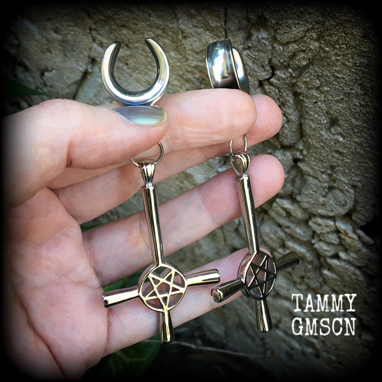 Inverted cross cradles These gorgeous gothic earrings feature antique silver inverted cross and pentagrams, are nice and dangly, measuring just on 9 cms from tip to tip and weigh approx 15 grams each.

This pair have been made on 5/8" gauge (16mm) surgical steel cradles, suitable for stretched lobes.