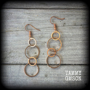 Linked circles earrings 