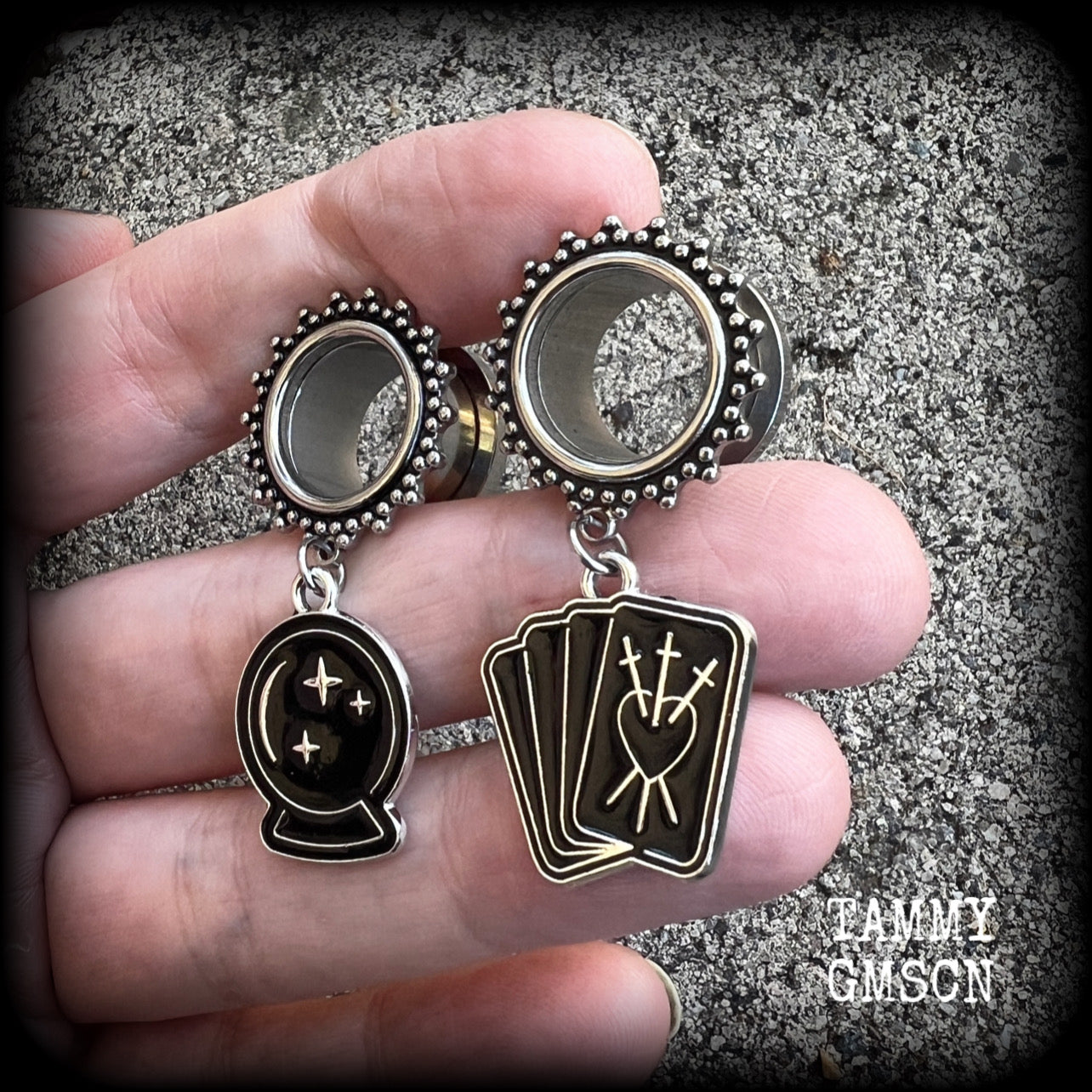 These gorgeous spooky tunnel dangles feature cute black enamel crystal ball and tarot card charms, are nice and lightweight-weighing only 7 grams each and measure 5cms from tip to tip.

This pair have been made on 5/8" (16mm) gauge ornate surgical steel screw fit tunnels.