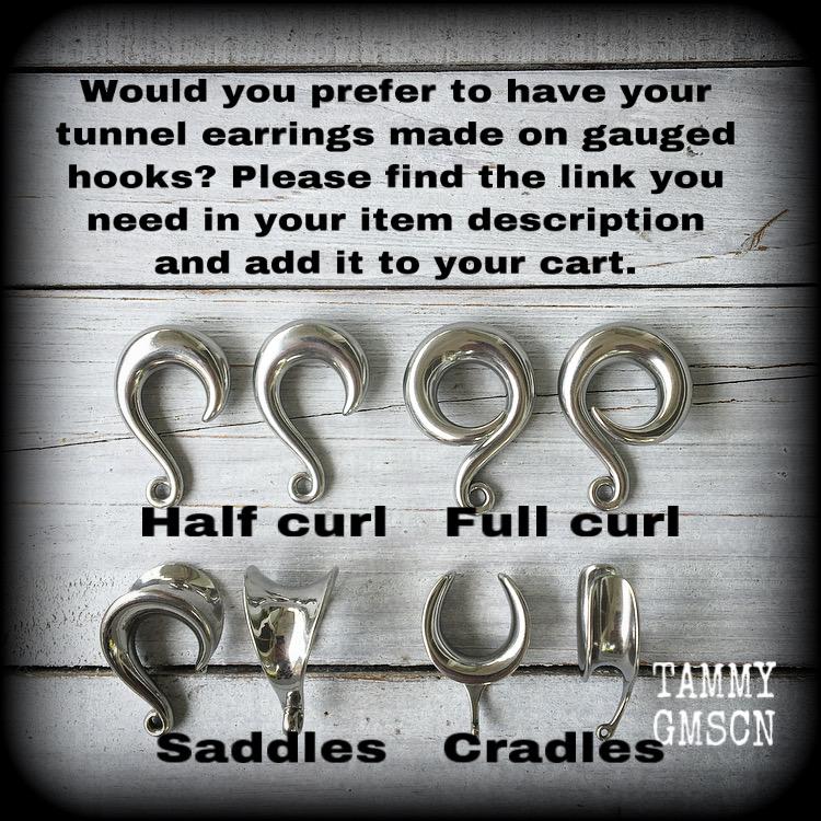 Add gauged hooks or tunnels for stretched lobes