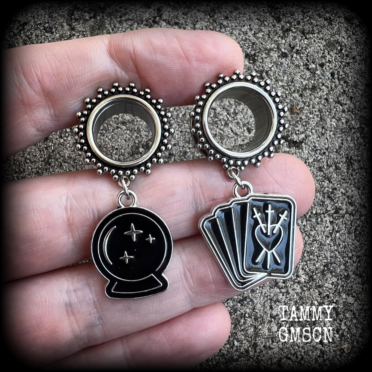These gorgeous spooky tunnel dangles feature cute black enamel crystal ball and tarot card charms, are nice and lightweight-weighing only 7 grams each and measure 5cms from tip to tip.

This pair have been made on 5/8" (16mm) gauge ornate surgical steel screw fit tunnels.