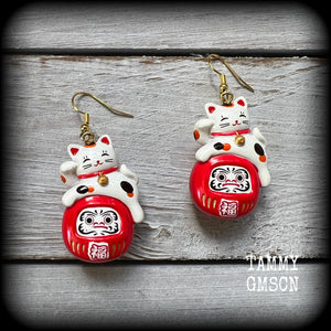 Maneki Neko earrings Happy Cat earrings Japanese cat earrings Daruma earrings Japanese jewelry Beckoning Cat Kawaii earrings Pierced ears