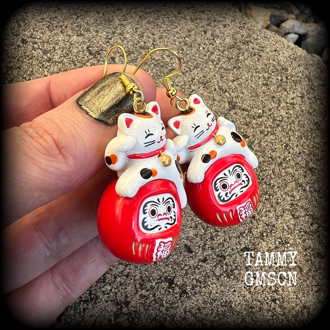 Maneki Neko earrings Happy Cat earrings Japanese cat earrings Daruma earrings Japanese jewelry Beckoning Cat Kawaii earrings Pierced ears